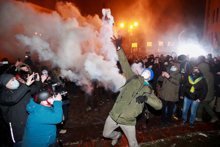 В Киеве под офисом Зеленского собрался очередной протест националистов 