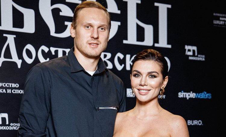 Анна Седокова и Янис Тимма, Екатерина Варнава и другие на премьере спектакля Константина Богомолова "Бесы Достоевского"