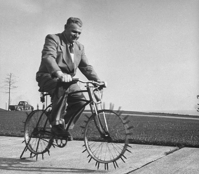 24 ретро фотографии о людях и их странных велосипедах