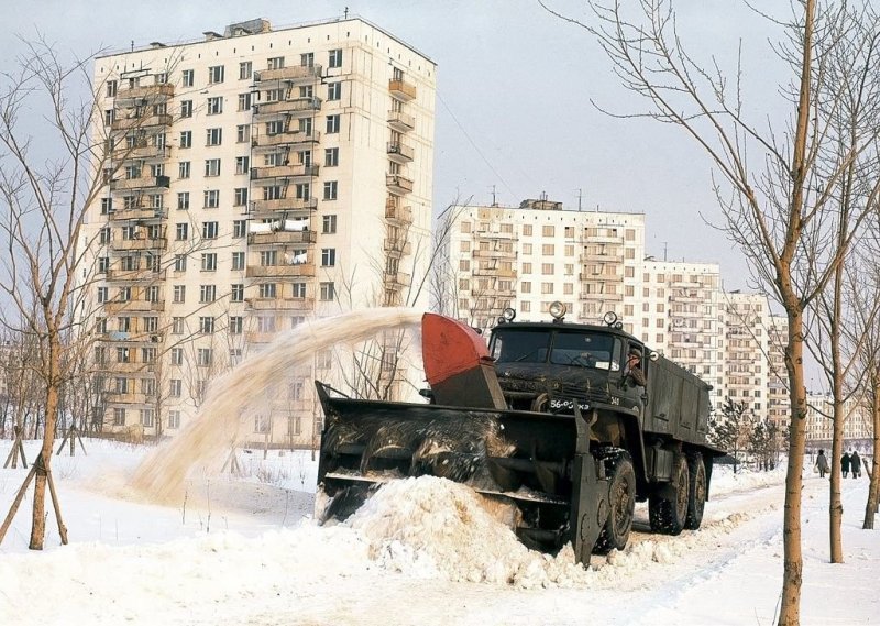 Уборка снега в Москве 70-х автомобили, зима, москва, ретро фото, снег, снегоуборочная машина, уборка снега, фото