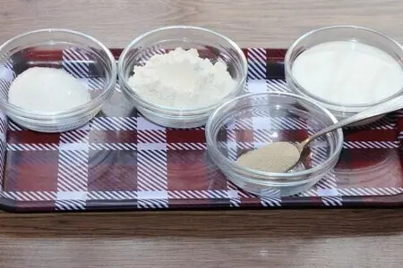 Пасхальные куличи на молоке и кефире: шаг 1