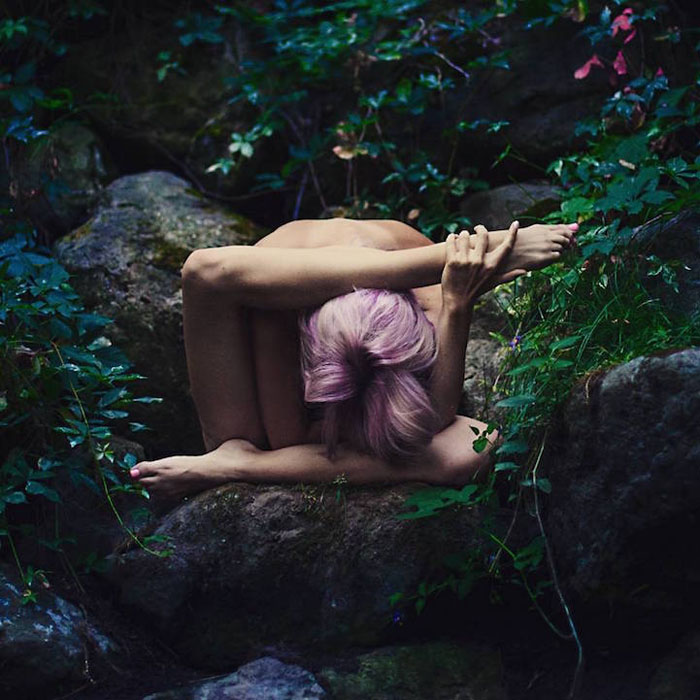 Красота души и тела: великолепные фотографии асан йоги от девушки, пережившей много боли фотография