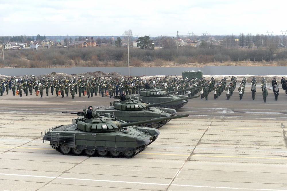Под Москвой замечены необычные танки