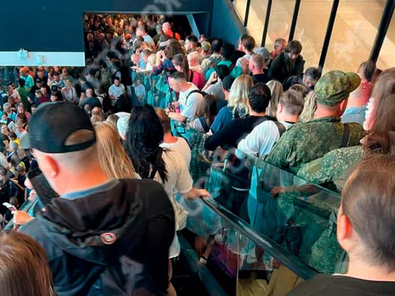в Шереметьево отменены 174 рейса, люди спят на полу