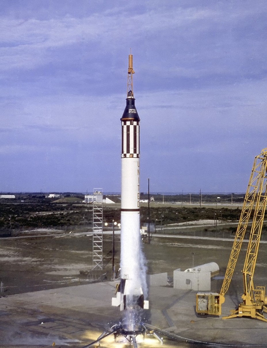 ​Пуск ракеты-носителя Mercury-Redstone 4 (MR-4) с пилотируемым космическим кораблём Liberty Bell 7 на полигоне мыса Канаверал (штат Флорида); 21 июля 1961 года. NASA mix.msfc.nasa.gov - «Меркурий» против «Востока» | Warspot.ru