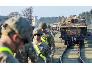"Крупнейшая переброска войск". Что делают у границ Белоруссии танки США