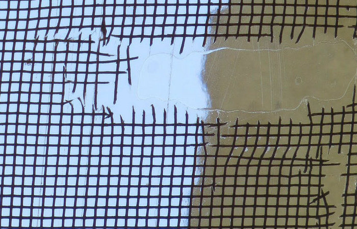 Как легко устранить дыру в москитной сетке за минуту Как легко устранить дыру в москитной сетке за минуту полезные советы,сделай сам