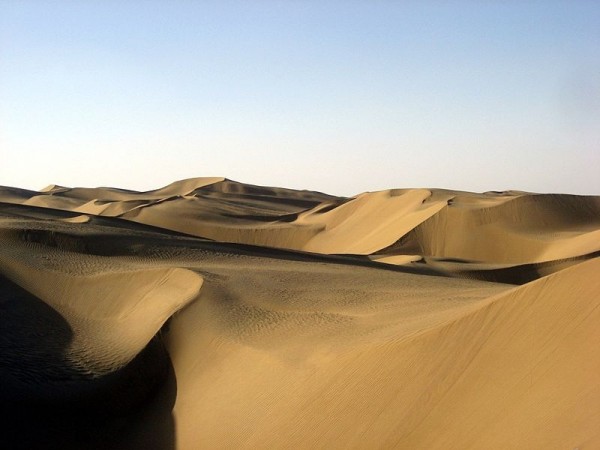 800px-Taklamakan_desert