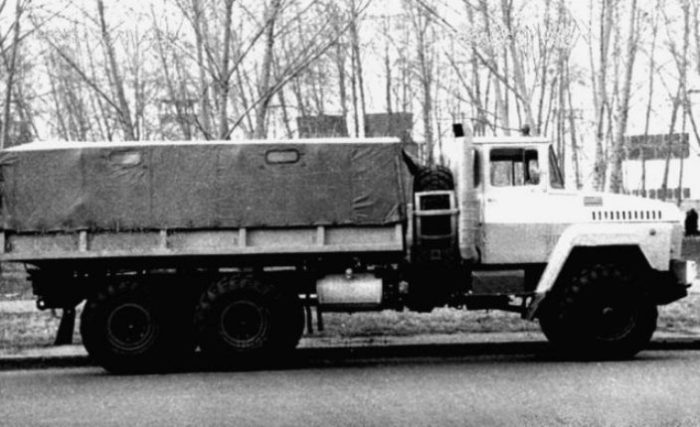 Вторая версия КрАЗ-2Э260 с газовой турбиной мощностью 360 л.с., 1976 год.