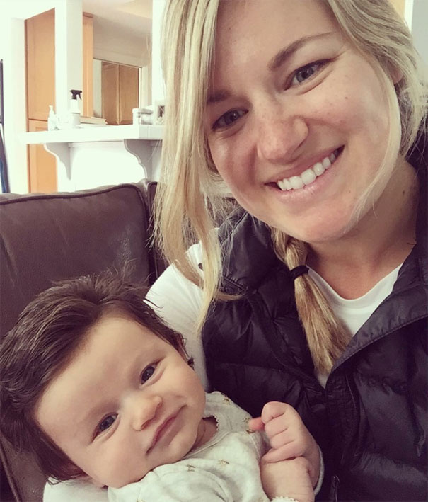 ребенок родился с пышной шевелюрой