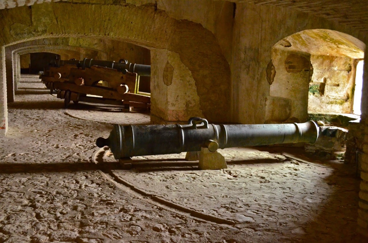 Цитадель Лаферьер — крупнейшее фортификационное сооружение Западного полушария Цитадель Лаферьер — крупнейшее фортификационное сооружение Западного полушария