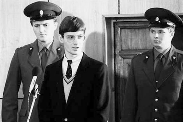 28 мая 1987 — на Красной площади в Москве приземлился спортивный самолёт Матиаса Руста 28 мая 1987 — на Красной площади в Москве приземлился спортивный самолёт Матиаса Руста