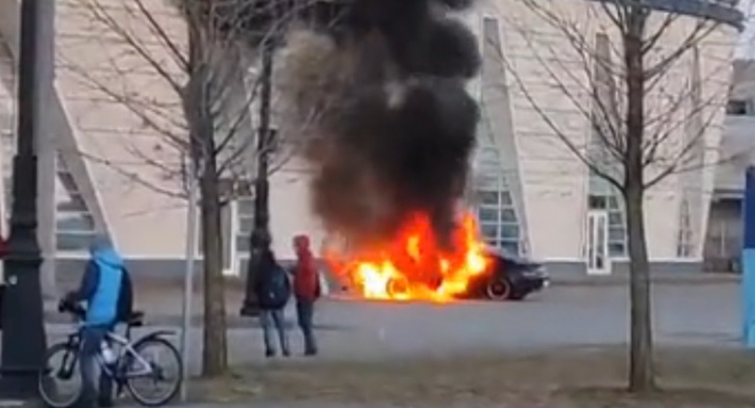 В Петербурге из-за дрифта сгорел спорткар BMW Автомобили