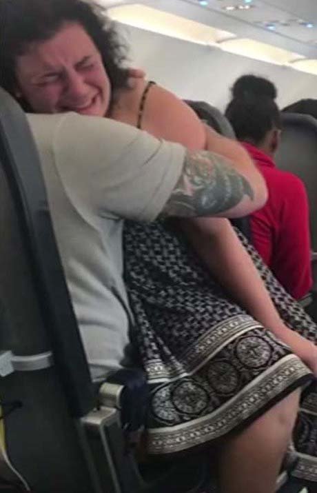 30 сцен на борту самолета, которых вы предпочли бы никогда не видеть 30 сцен на борту самолета, которых вы предпочли бы никогда не видеть