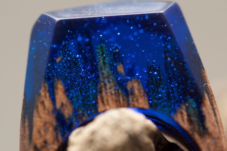 мини-сцены в деревянных кольцах