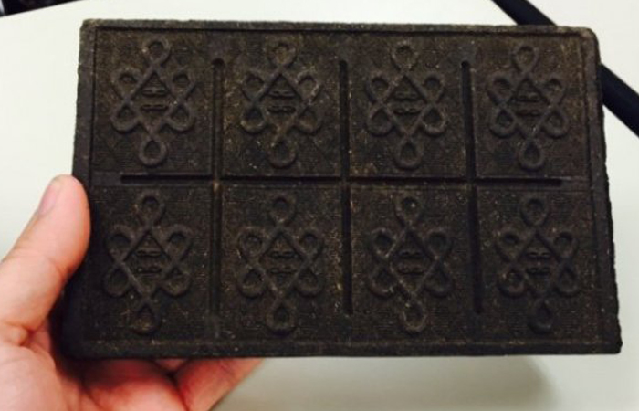 Технология производства фруктового и черного плиточного чая была одинаковой/фото: sivent.ru 