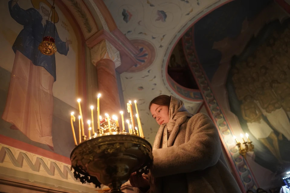 Молятся не только за знакомых и близких, а за всех ушедших