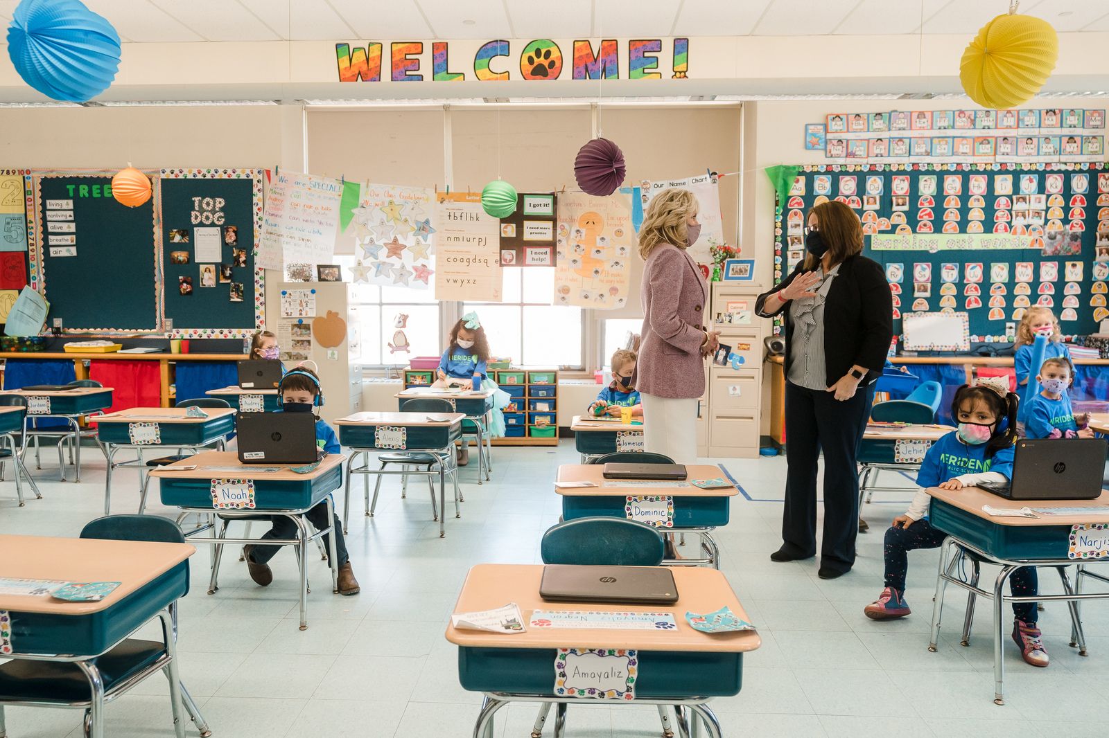 Американских учителей заставляют внедрять ЛГБТ-пропаганду Американских учителей заставляют внедрять ЛГБТ-пропаганду Весь мир