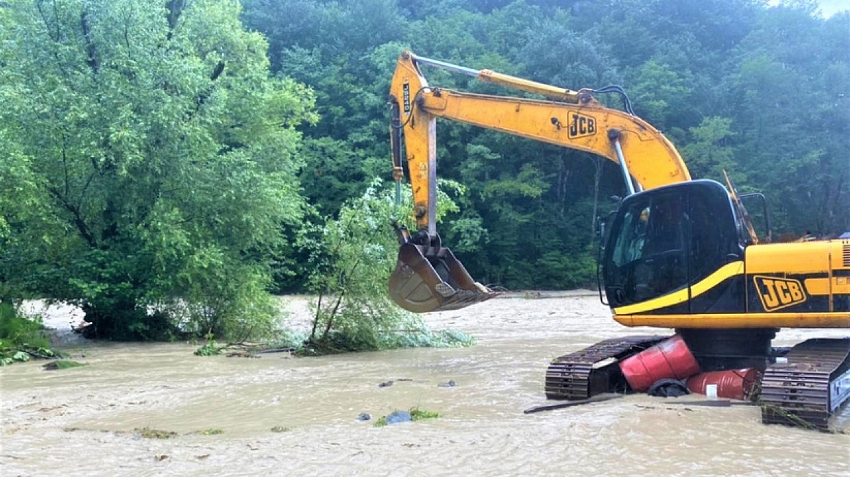 Спасатели заявили о стабильной ситуации в Сочи после сильного подтопления