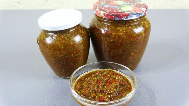 Фото к рецепту: Аджика без варки