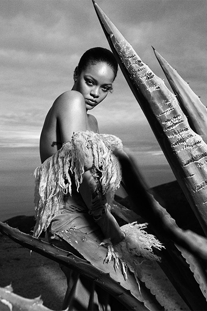 Быт и гламур: Рианна стала героиней модной съемки по мотивам периода самоизоляции Фотосессии