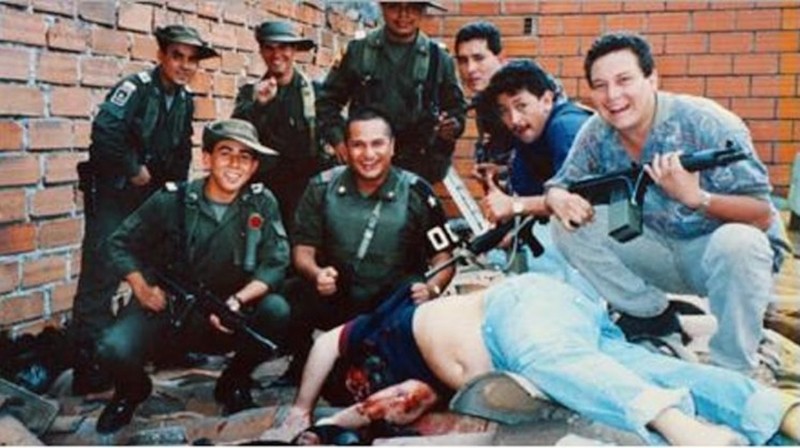 Убитый в Медельине Пабло Эскобар. Колумбия, 2 декабря 1993 года Пабло Эскобар, в мире, интересное, картель, картель кали, криминал, наркотики