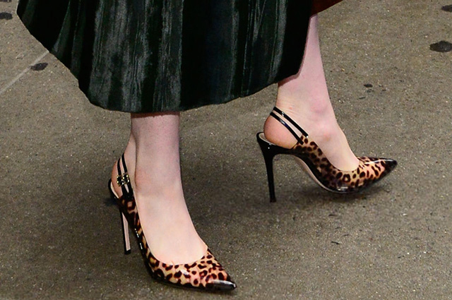 Яркие цвета и модный казус: новые образы Энн Хэтэуэй из промотура Яркие цвета и модный казус: новые образы Энн Хэтэуэй из промотура звездный стиль