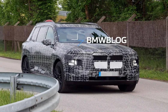 BMW X7 G67 остаётся верен бензиновым и дизельным двигателям