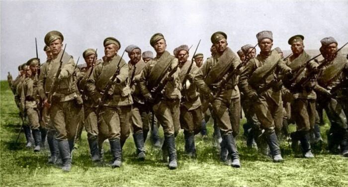 К Первой мировой войне сапог стало существенно больше. |Фото: Twitter.