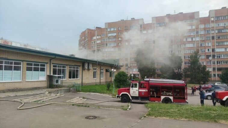 Торговый центр загорелся в Ярославле