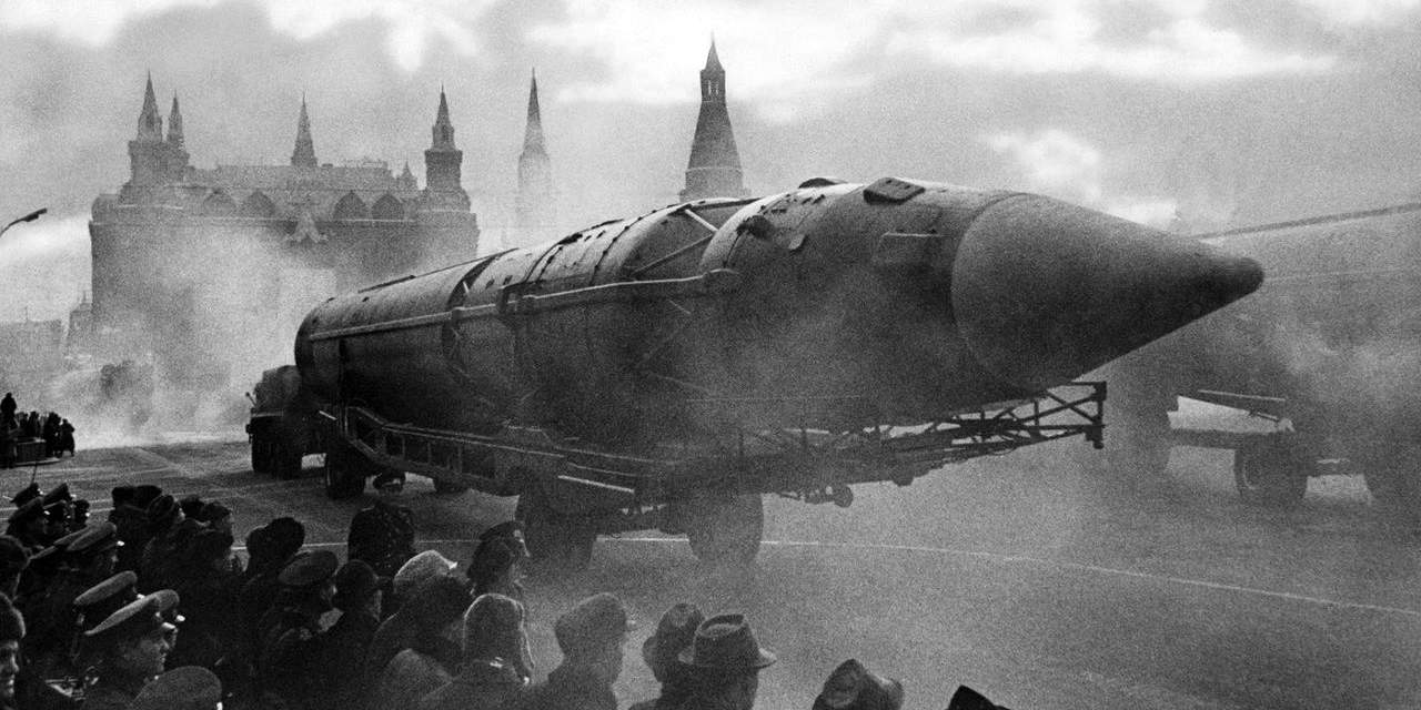 СЕКРЕТНОСТЬ И ПАНИКЁРСТВО: КАК США ОТ ИСПУГА ОБОГНАЛИ СССР Авиация