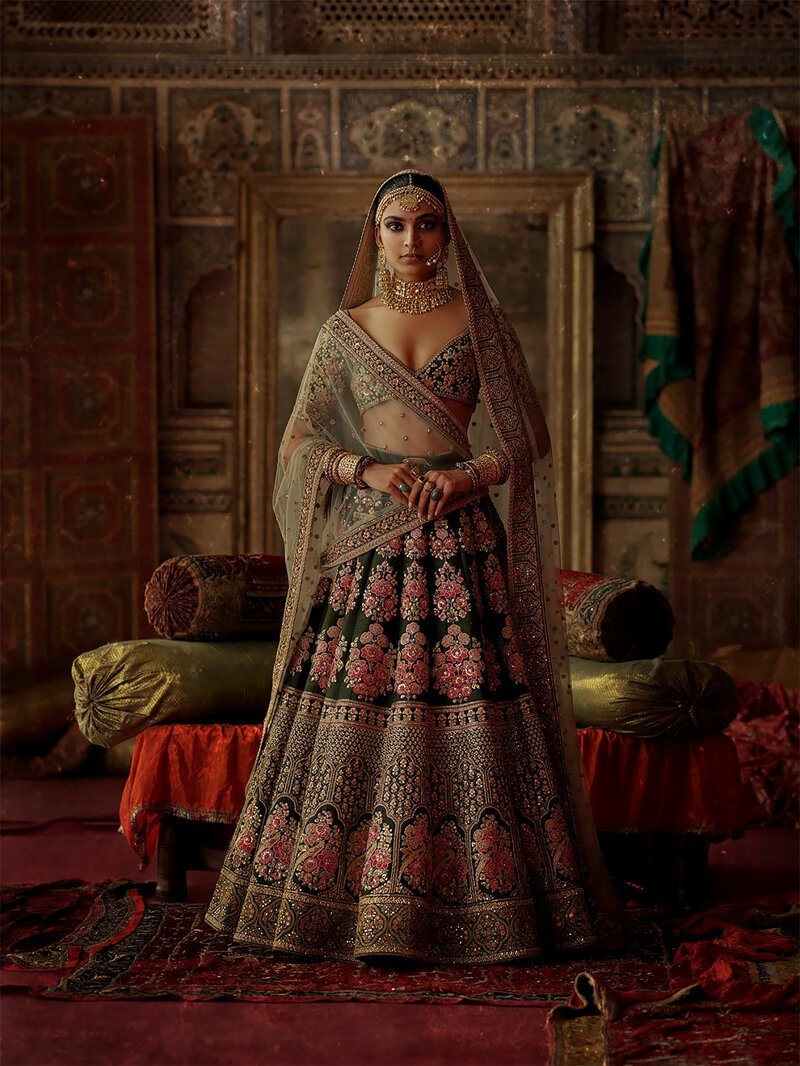 «Мумбайские истории»: слияние традиционной свадебной моды Индии с современными тенденциями «Мумбайские истории»: слияние традиционной свадебной моды Индии с современными тенденциями