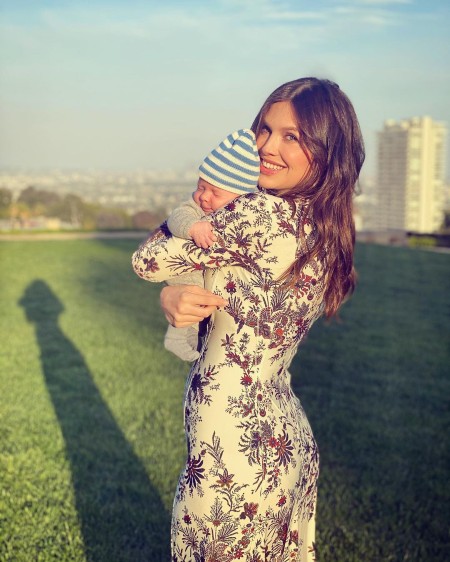 В сети обсуждают фото Дарьи Жуковой с новорожденным ребенком Дети,Дети знаменитостей