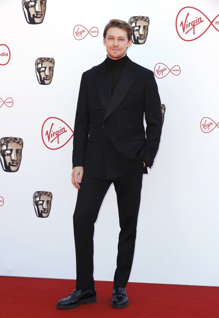 Джоди Комер, Оливия Колман на церемонии вручения премии BAFTA в области телевидения Красная дорожка