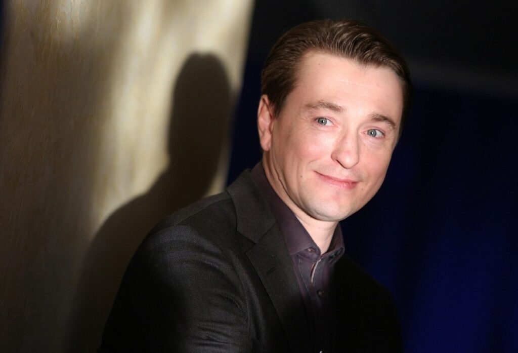 Безруков заявил, что на Западе модно уничижительное отношение к России