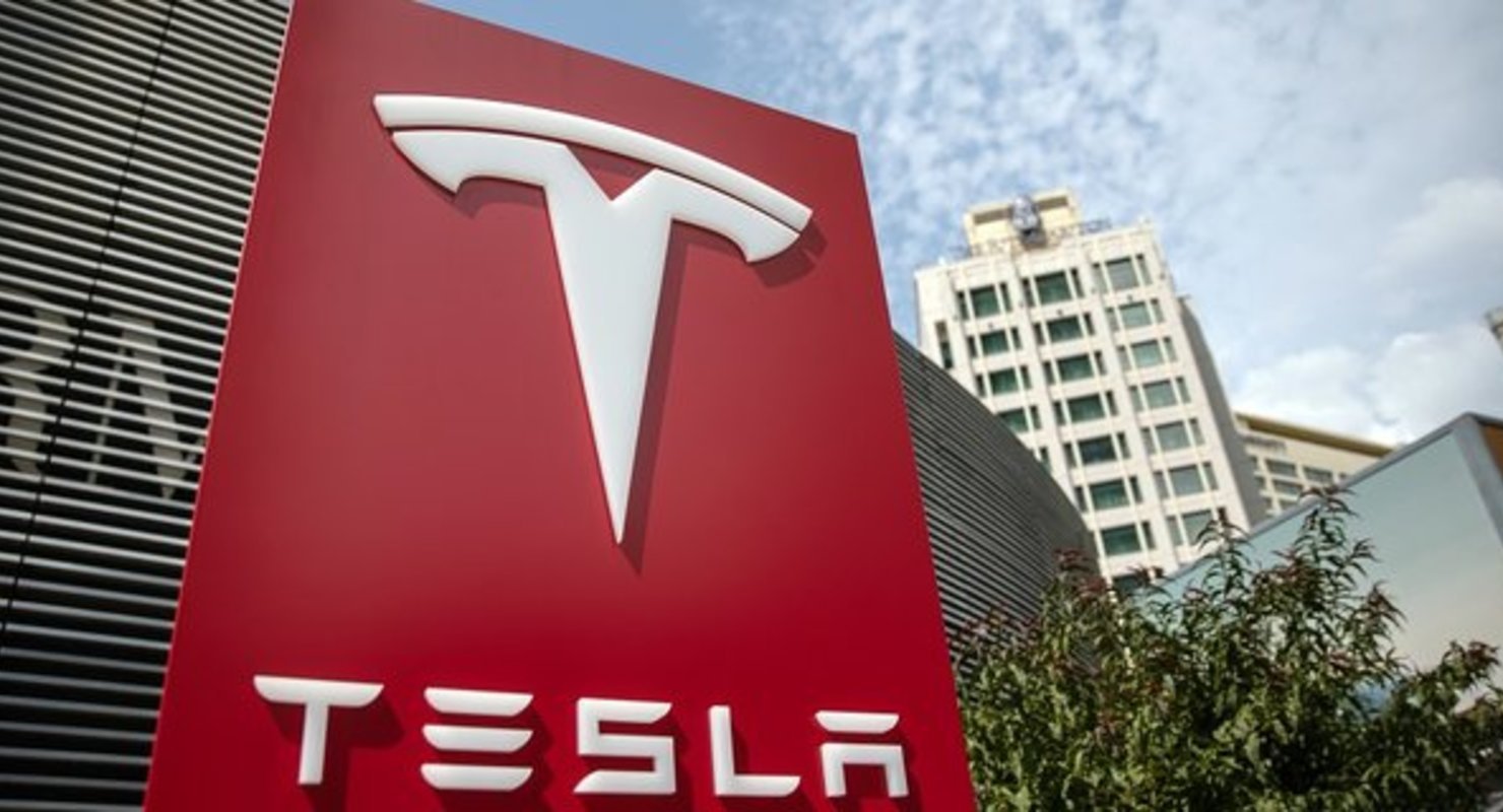 Bloomberg сообщил о частичной приостановке производства Tesla в США Автомобили