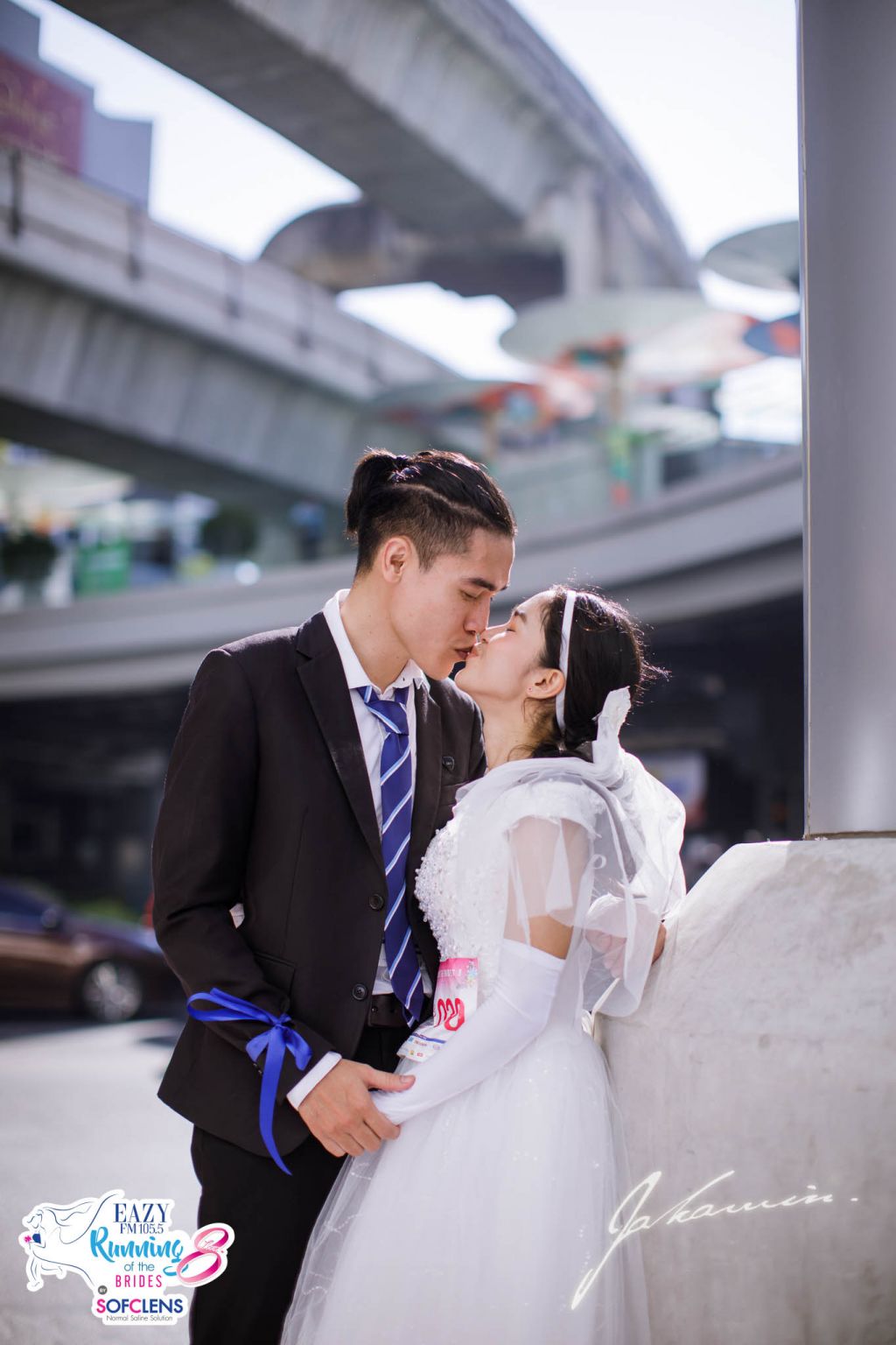 Running of the Brides: забег невест в Бангкоке невест, ноября, составил, месяц, медовый, бриллиантами, колец, подарки, приза, главного, Кроме, около, миллионов, более, Главный, Бангкоке, гонке, трехкилометровой, соревновались, женихов