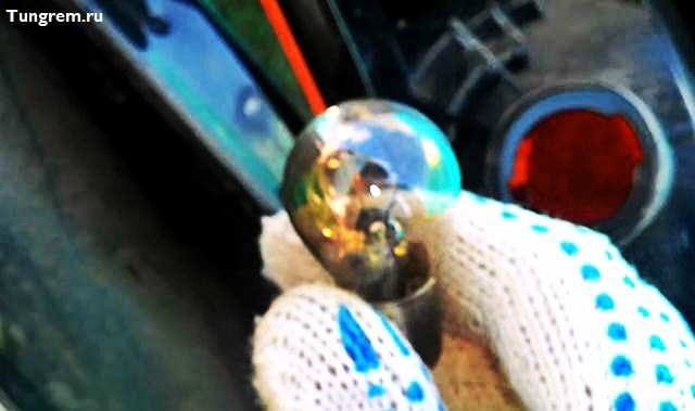Снятие и замена лампы стоп сигнала Лада Калина