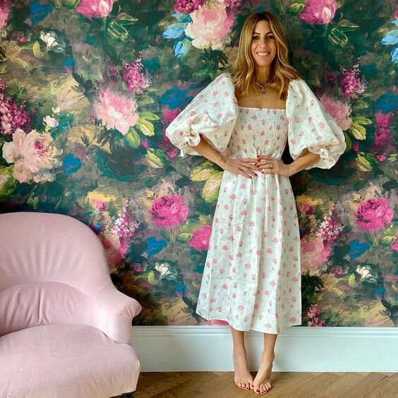 Грациозный фасон платья , который подходит женщинам в любом возрасте