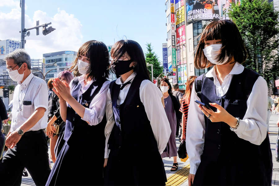 Японским школьницам разрешили «возбуждающие прически» и белье любого цвета