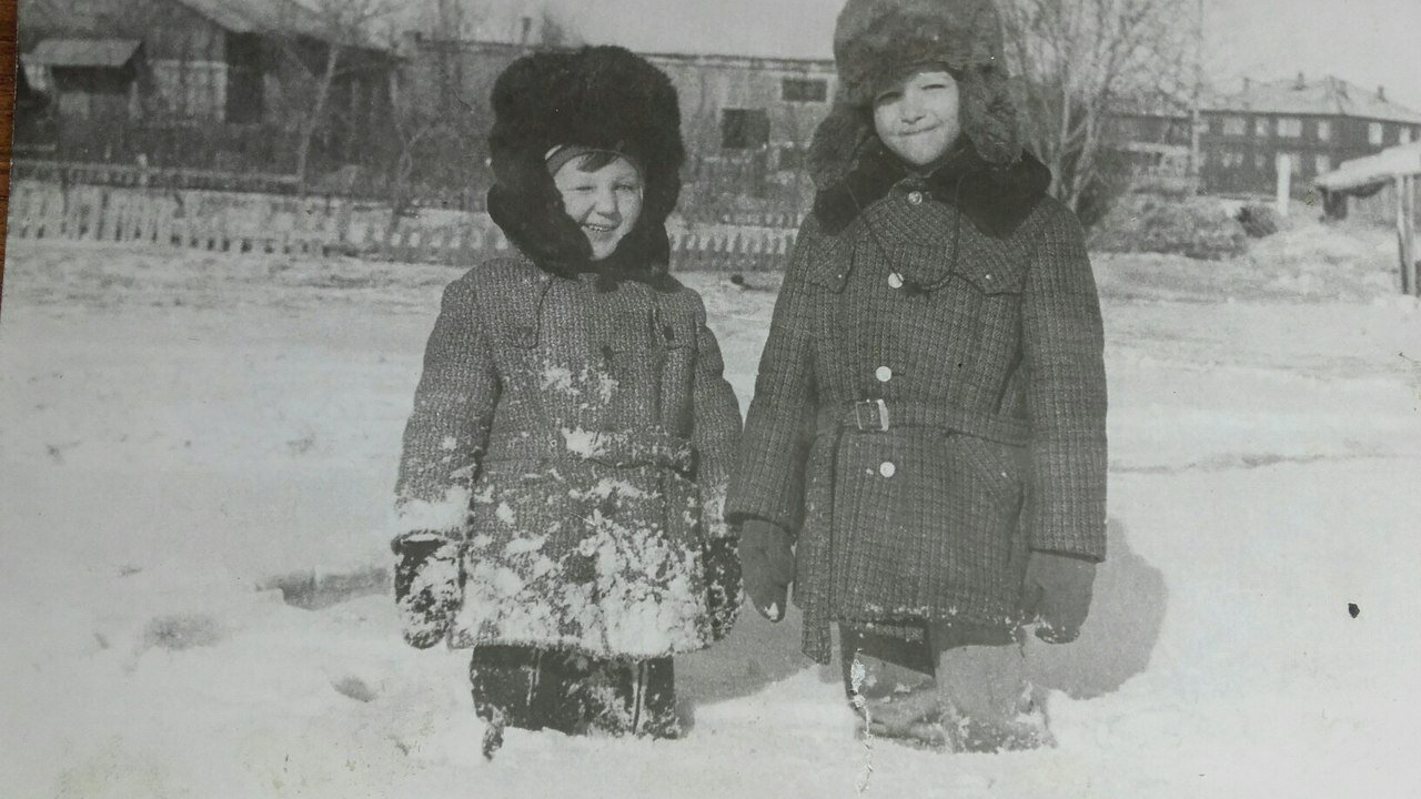 Как фотография советской девочки, укутанной в платок, вдохновила на создание статуэток и елочных игрушек фигурка, вскоре, времени, понравилась, фотоФото, самые, пытается, девочки, работ, Лагранж, руках, игрушки, новогодние, своим, стеклянные, шубка, фарфоровая, livemasterrustyashПо, мотивам, знаменитой