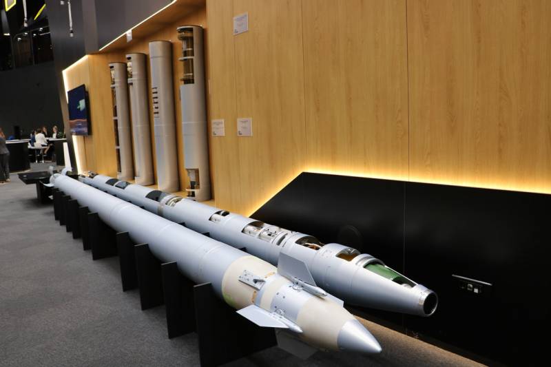 Управляемые реактивные снаряды для РСЗО «Торнадо-С» в бою оружие