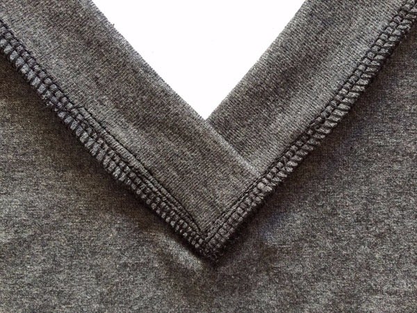 V-образный вырез горловины в изделиях из трикотажа V-образный вырез горловины в изделиях из трикотажа одежда