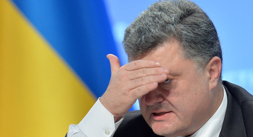 СМИ: Порошенко заказал машины в два аэропорта Киева на день своего возвращения