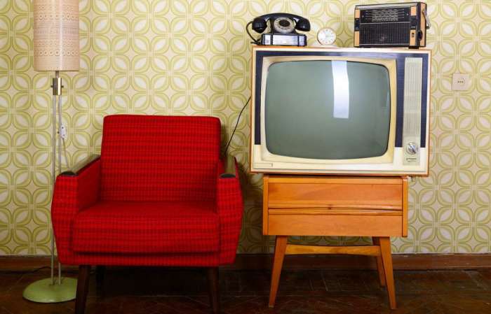 Телевизор занимал почетное место в доме / Фото: inmyroom.ru