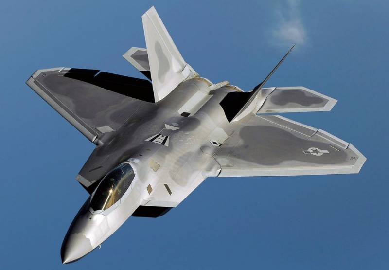 Старые F-22 предложили использовать в качестве имитаторов российских Су-57