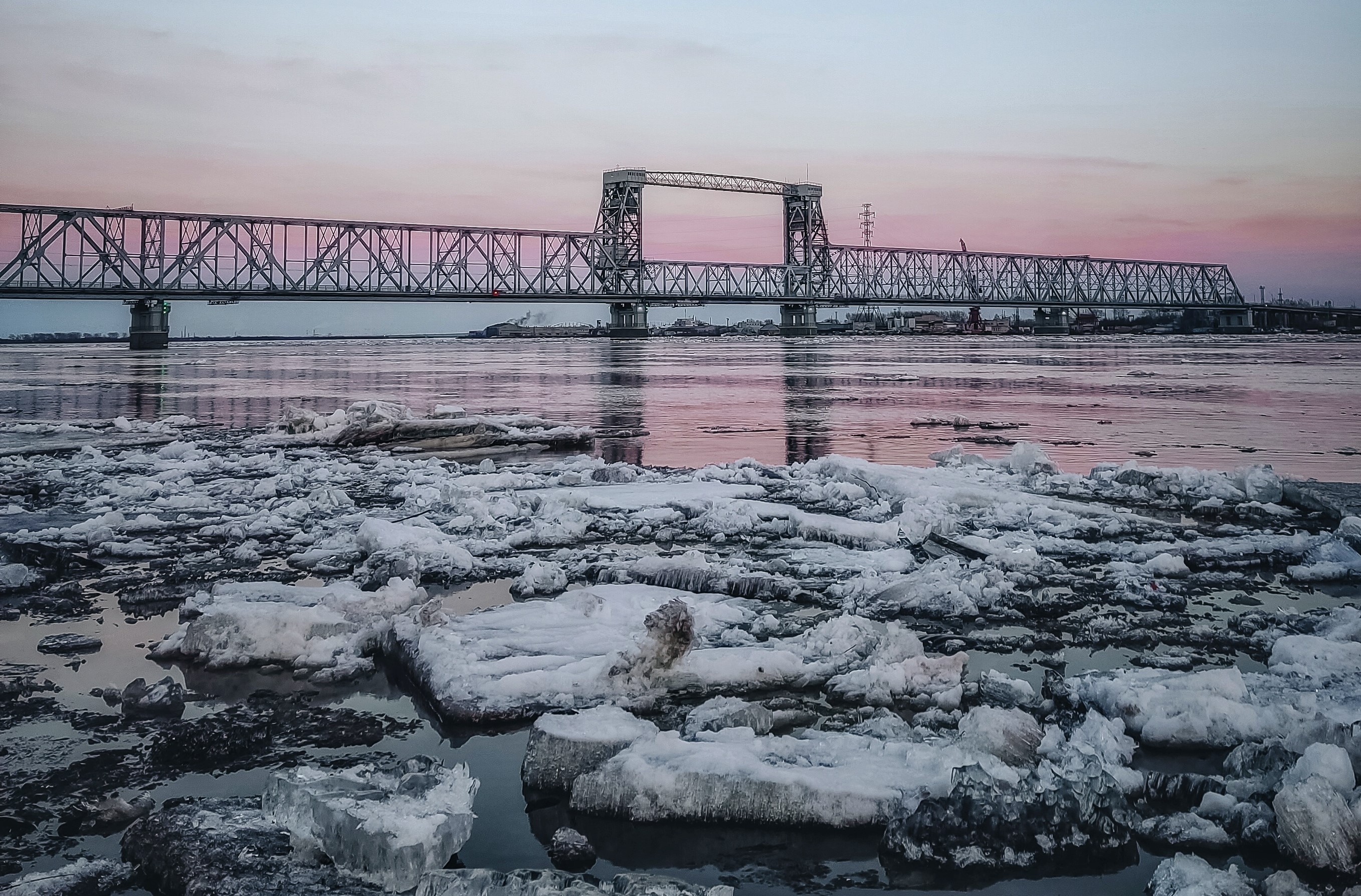 Голова ледохода в 198 киллометров от Архангельска: что происходит на реках Поморья 20 апреля 2024 года