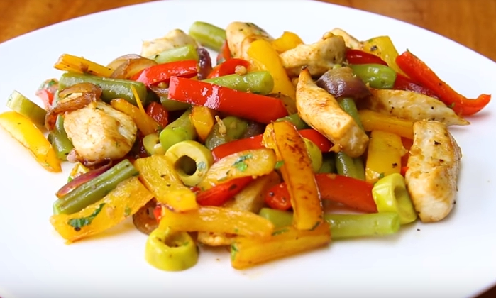 Жареная куриная грудка с перцем Жареная куриная грудка с перцем
