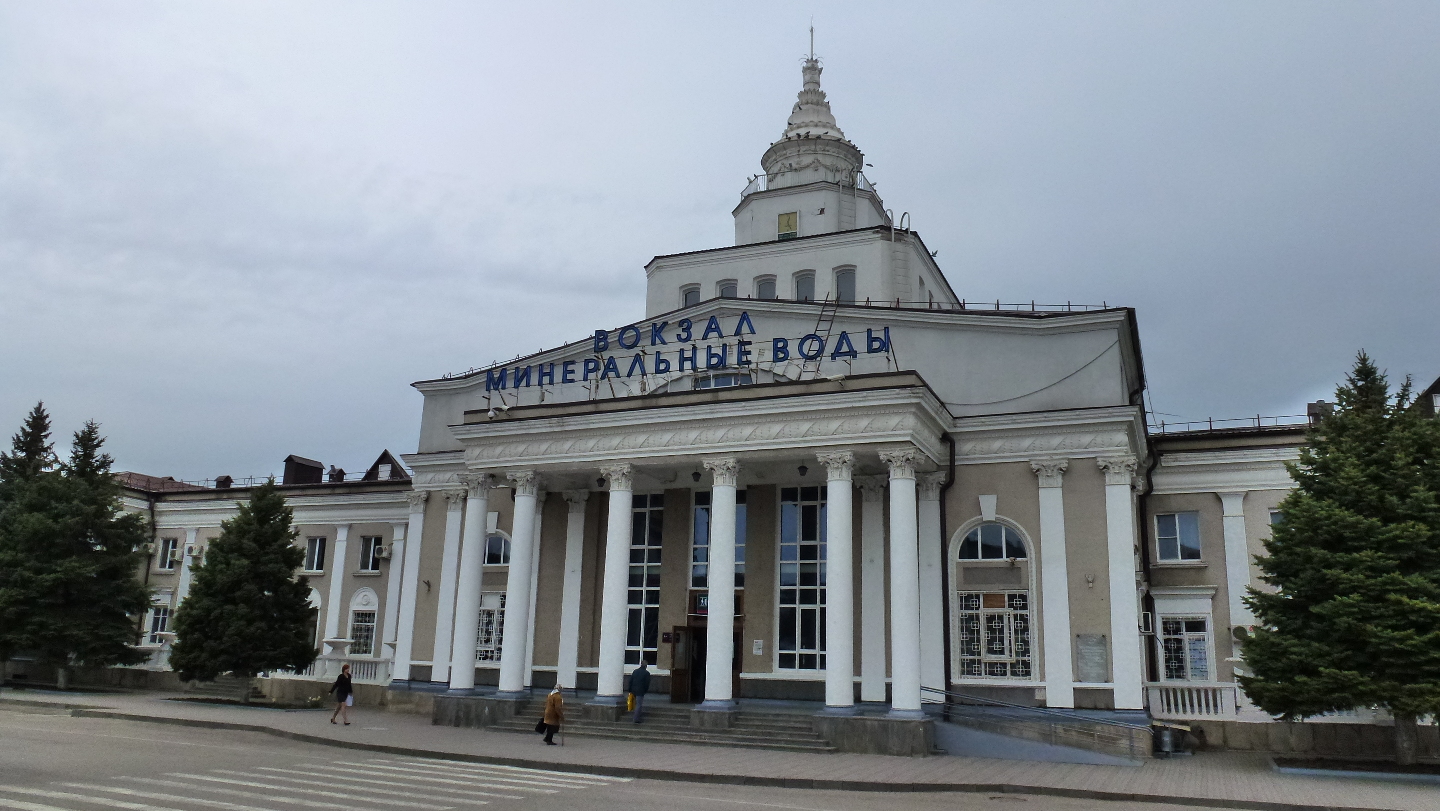 Ж/Д Вокзал в городе Минеральные Воды: пожалуй, самый красивый вокзал на юге России Минеральные, вокзала, здание, городе, напоминает, время, проездом, часть, вокзал, фонтан, обязательно, будете, сделайте, около, фонтана, несколько, Вокзал, получатся, фотографий, уверяю