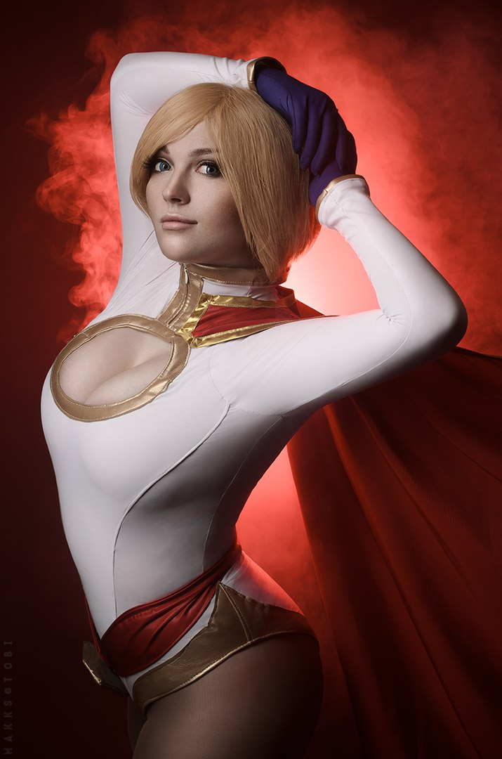 DC Comics-Косплей: Шикарная Милена Дерека в образе Пауэр Гёрл DC Comics-Косплей: Шикарная Милена Дерека в образе Пауэр Гёрл Игры